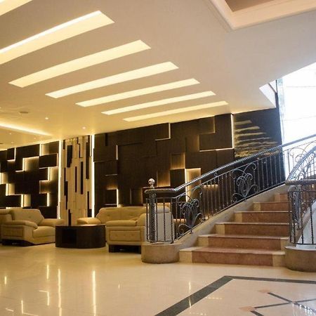 Karlita Hotel Tegal Экстерьер фото