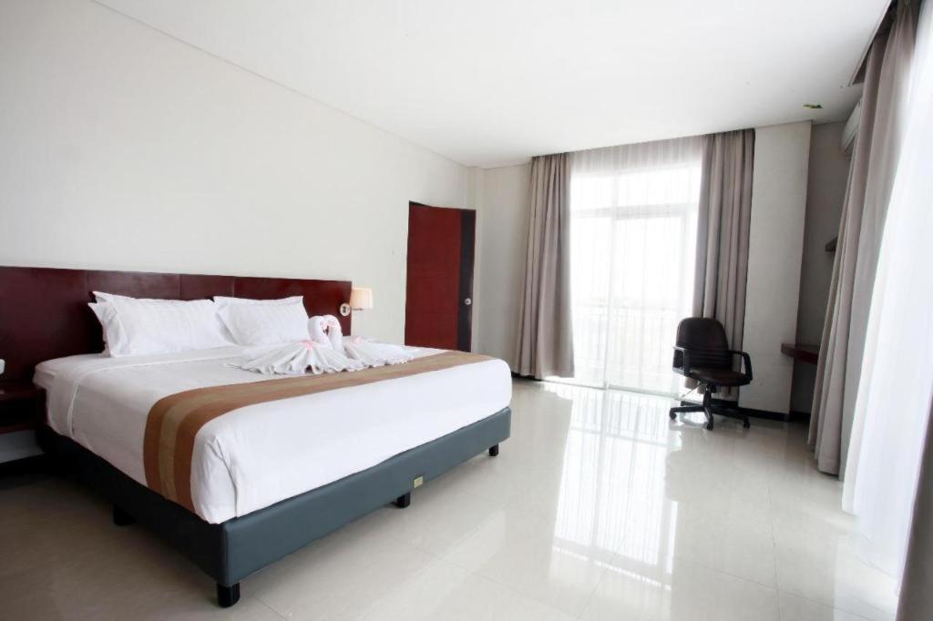 Karlita Hotel Tegal Экстерьер фото