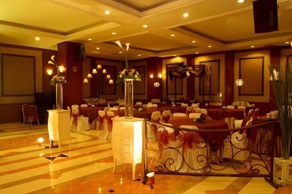 Karlita Hotel Tegal Экстерьер фото