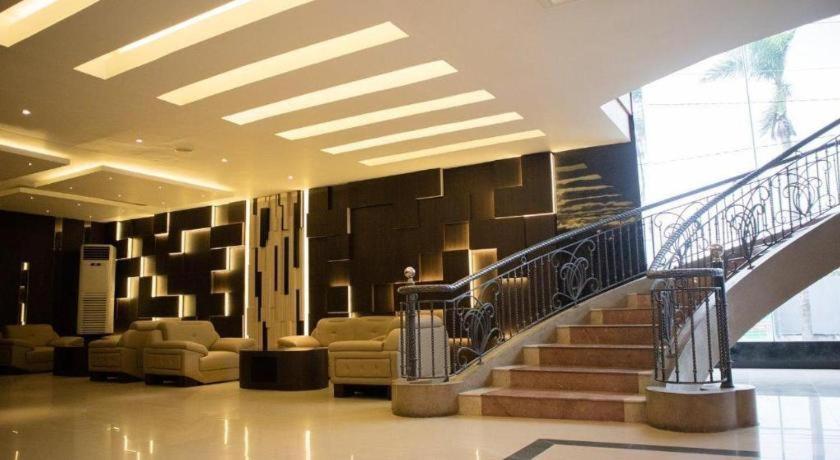 Karlita Hotel Tegal Экстерьер фото