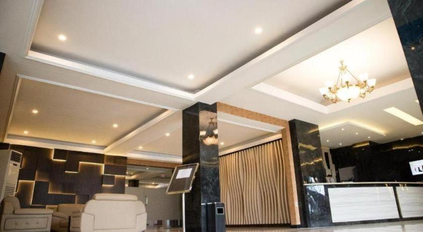 Karlita Hotel Tegal Экстерьер фото