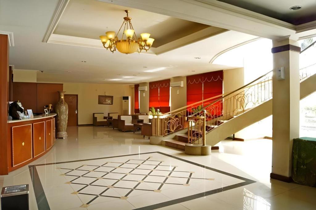 Karlita Hotel Tegal Экстерьер фото