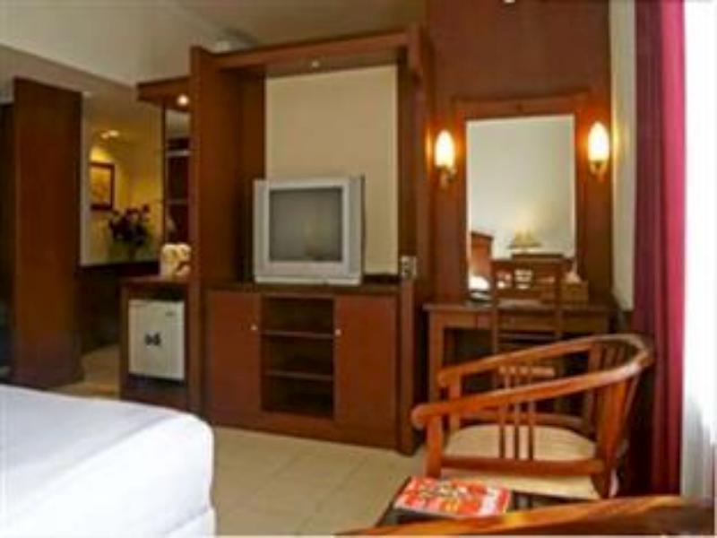 Karlita Hotel Tegal Экстерьер фото