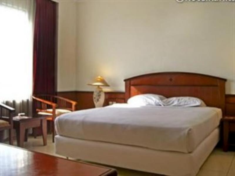 Karlita Hotel Tegal Экстерьер фото