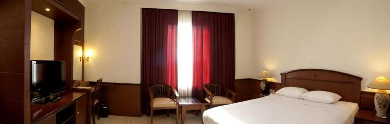 Karlita Hotel Tegal Экстерьер фото