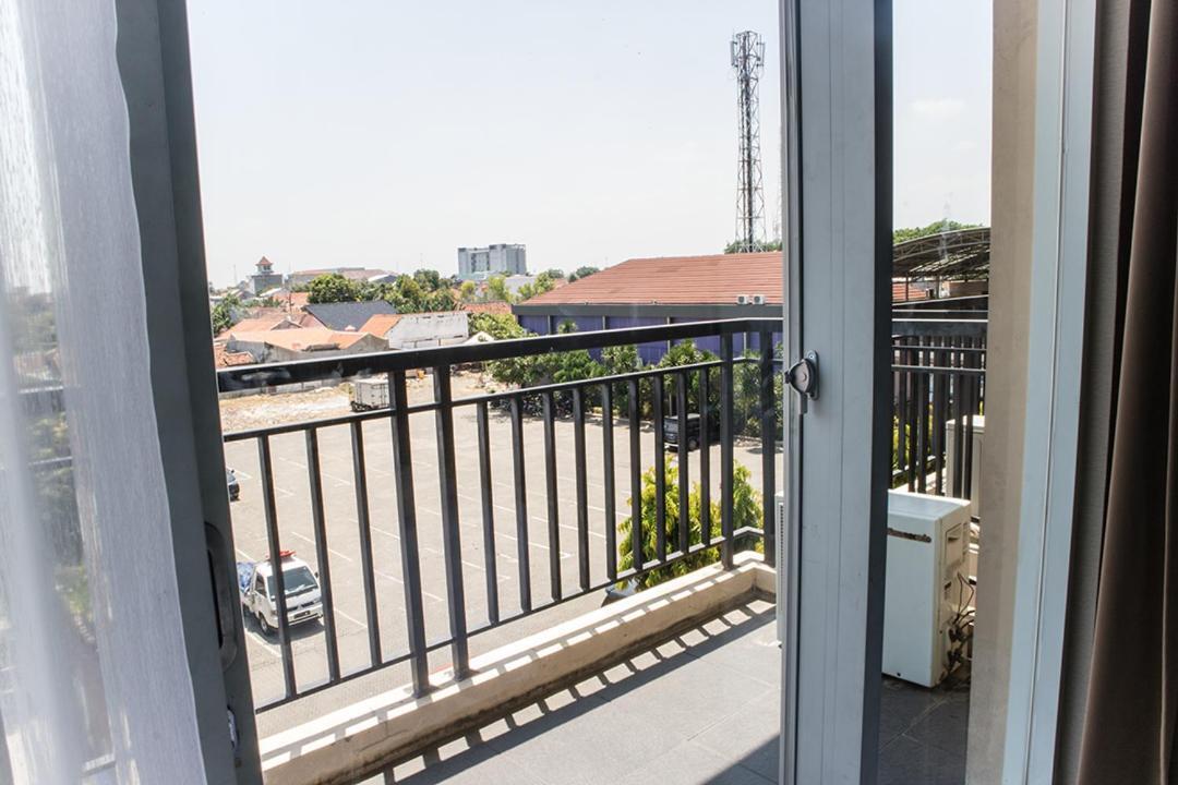 Karlita Hotel Tegal Экстерьер фото