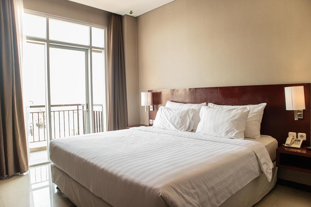 Karlita Hotel Tegal Экстерьер фото