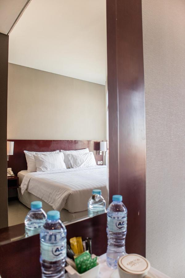 Karlita Hotel Tegal Экстерьер фото